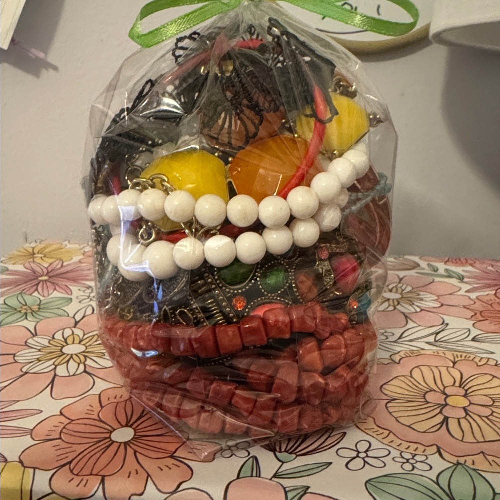 Stunning vibrant mystery Jewelry bag - Picture 5 of 5